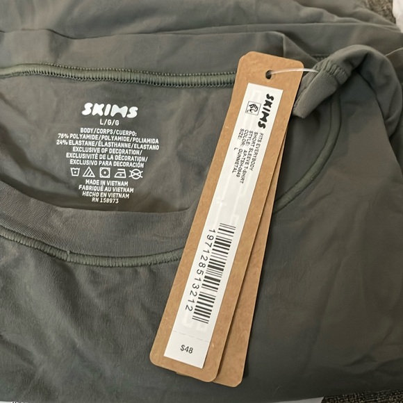 NWT Skims Fits Everybody Short Sleeve T-Shirt Gunmetal Size L - Picture 6 of 7